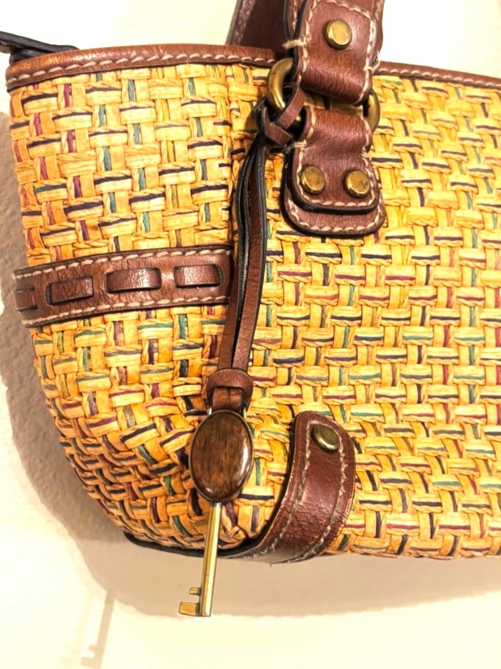 Vintage FOSSIL Brown Leather
Woven Basket Bag Handbag
Purse w/ Key Charm - Picture 2 of 12